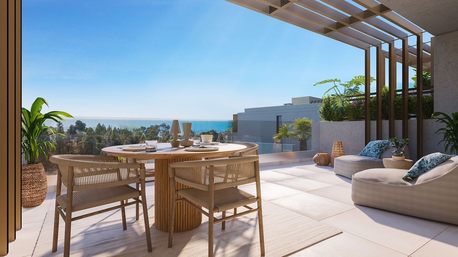 Luxuriöse Terrasse mit Esstisch und Meerblick.